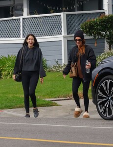 ashlee-simpson-out-in-los-angeles-01-24-2024-0.jpg