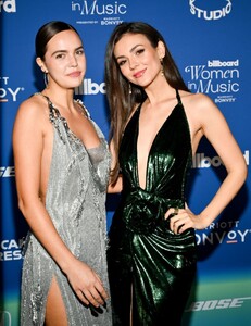 bailee-madison-and-victoria-justice-at-billboard-women-in-music-2024-in-inglewood-03-06-2024-2.thumb.jpg.b368a26ac4174643bd247dc02fa3fb21.jpg