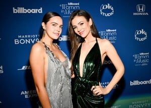 bailee-madison-and-victoria-justice-at-billboard-women-in-music-2024-in-inglewood-03-06-2024-3.thumb.jpg.054bf1b2403f751a0549f53a5a106e9f.jpg