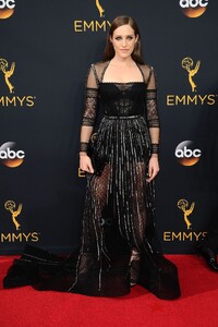 carly-chaikin-68th-annual-emmy-awards-in-los-angeles-09-18-2016-3.jpg