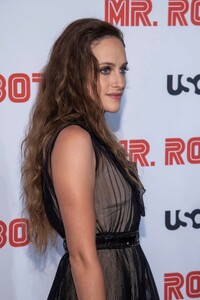 carly-chaikin-mr.-robot-season-4-premiere-in-new-york-1.jpg