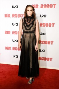 carly-chaikin-mr.-robot-season-4-premiere-in-new-york-4.jpg