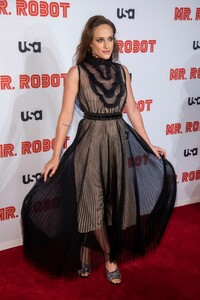 carly-chaikin-mr.-robot-season-4-premiere-in-new-york-7.jpg