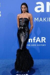 cindy-bruna-amfar-cannes-gala-at-cannes-film-festival-05-25-2023-0.thumb.jpg.e6eebf31648b97def090fdd3f0e04cdd.jpg