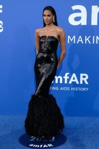 cindy-bruna-amfar-cannes-gala-at-cannes-film-festival-05-25-2023-1.thumb.jpg.bcf79fb6e34b3f48f9941982c166da70.jpg