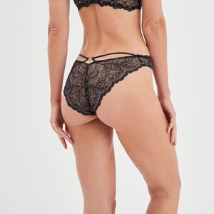 culotte-en-dentelle-noir-femme-vue2-36165600809872901.jpg