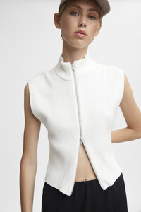 egret-yasmiagz-vest2.jpg