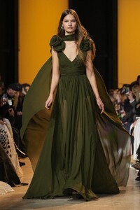 ellie saab f02 fw24.jpg