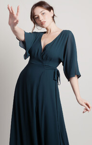 emerald-we-could-be-wrap-maxi-dress@2x1.thumb.jpg.5bc774c6fd54a82ce52e2c1e6d9f345a.jpg