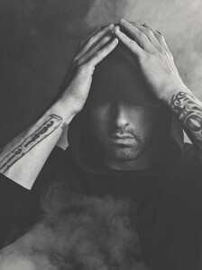 eminem-cover-story-2-749x1000.thumb.jpg.c6af5efc40c7c294d75ef04ddeaeffd6.jpg