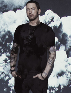 eminem-cover-story-6-772x1000.thumb.jpg.cb94cab794e86b423d19a56aff750dd9.jpg