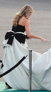 heidi-klum-arrives-at-the-people-choice-awards-in-santa-monica-02-18-2024-2.jpg