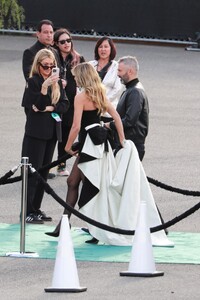 heidi-klum-arrives-at-the-people-choice-awards-in-santa-monica-02-18-2024-3.jpg