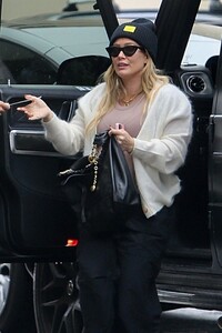 hilary-duff-in-casual-outfit-shopping-at-chanel-in-beverly-hills-02-06-2024-1.jpg