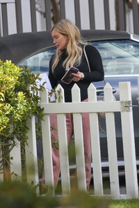 hilary-duff-in-comfy-outfit-in-los-angeles-02-08-2024-0.jpg