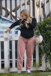 hilary-duff-in-comfy-outfit-in-los-angeles-02-08-2024-3.jpg