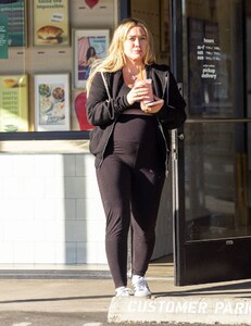 hilary-duff-out-in-los-angeles-02-12-2024-2.jpg