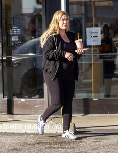 hilary-duff-out-in-los-angeles-02-12-2024-5.jpg