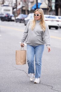 hilary-duff-shopping-at-greenwood-in-la-02-07-2024-3.jpg