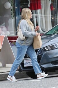 hilary-duff-shopping-at-greenwood-in-la-02-07-2024-5.jpg