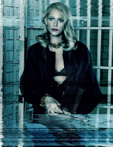 img-blake-lively-04_124814273277-773x1000.thumb.jpg.78d5befad9583f2e14307b3089a2ae99.jpg