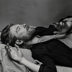 img-domhnall-gleeson_145620397216-999x1000.thumb.jpg.a13143b1e8afa3b6167a1bd66be4dc63.jpg