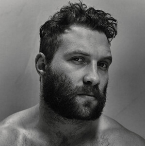 img-jai-courtney_13253530145-999x1000.thumb.jpg.16f02bb125c6a709b27855624615e19a.jpg