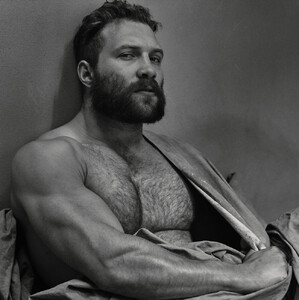 img-jai-courtney_132550559882-999x1000.thumb.jpg.222fd9d1b8c051e184d8a63d64540c3a.jpg