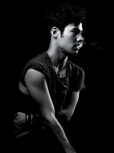 img-joseph-altuzarra-2_101348249109-749x1000.thumb.jpg.fcf6faf045e2c9ebb7152e4e03addd0a.jpg