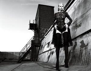 img-lara-stone-7_113023601525-1000x778.thumb.jpg.a8f91c96a0b00c8a077a6431e5dbd4c5.jpg
