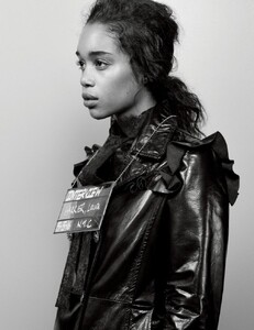 img-laura-harrier_2038293801-772x1000.thumb.jpg.5f8c16268813993130869c841e9591a1.jpg