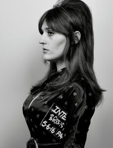 img-lola-bessis_203950362551-769x1000.thumb.jpg.023a88514bd355034ac97d8e176d2835.jpg