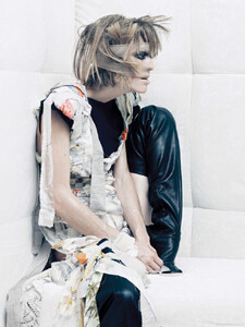 img-maison-martin-margiela-2_132228986383-751x1000.thumb.jpg.accd0b022bc69bb11a5a47eb1c230bb2.jpg