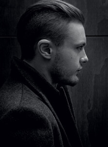 img-michael-pitt-6_101649902975-740x1000.thumb.jpg.512ea688ac8f2e33718005ea4fd41a9f.jpg