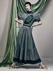 img-pose_091126427477.thumb.jpg.03122f82aa2b77147a0094e05f561d9e.jpg