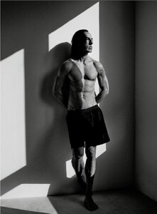 img-rick-owens_140447654337-738x1000.thumb.jpg.21892168578454b76101e66bb183dece.jpg