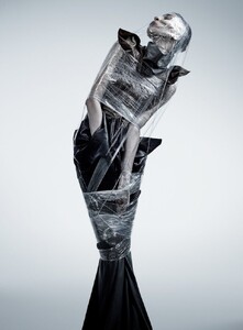 img-rick-owens_140726921548-739x1000.thumb.jpg.e89cefdee1429272fa469f6a60d10fc0.jpg