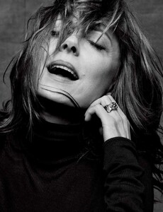 img-susan-sarandon_162522902139-768x1000.thumb.jpg.13deeb43fa79c4416e2f8b5f707c0f57.jpg