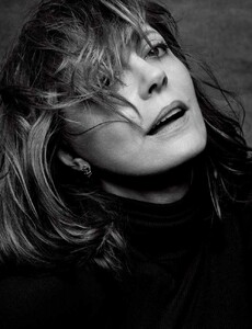 img-susan-sarandon_162541973273-768x1000.thumb.jpg.37b0682c76cab8b09fbe2c91ee21126e.jpg