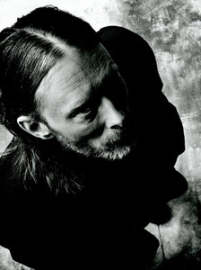 img-thom-yorke-5_101513561018-747x1000.thumb.jpg.b548bc713cd1f6291672083e5fc66616.jpg