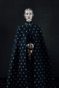 img-valentino_192650667019-667x1000.thumb.jpg.99f2c839c00d05f3cbe9eeac581ba906.jpg