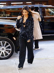 jenna-dewan-arriving-at-the-drew-barrymore-show-in-new-york-02-20-2024-1.jpg