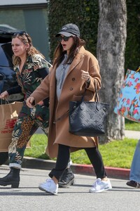 jenna-dewan-out-in-beverly-hills-03-12-2024-6.jpg