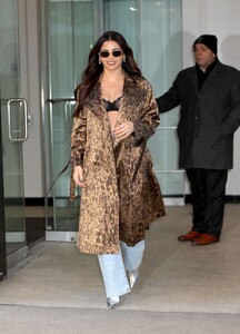 jenna-dewan-out-in-new-york-02-20-2024-0.jpg