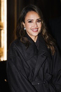 jessica-alba-out-in-milan-02-23-2024-0.jpg