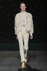 julia hermesfw24.jpg