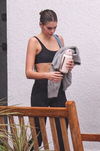 kaia-gerber-out-in-brentwood-03-02-2024-2.thumb.jpg.590d832d69672e961e7c34e7a41f1d50.jpg