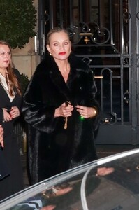 kate-moss-in-a-black-fur-coat-out-in-paris-02-27-2024-0.thumb.jpg.142d4e653c9ab425c7b1829952d375f4.jpg