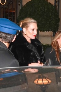 kate-moss-in-a-black-fur-coat-out-in-paris-02-27-2024-1.thumb.jpg.a040f6d32f486638565e4c9d9da3240b.jpg