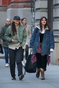 katie-holmes-and-suri-cruise-out-in-new-york-02-16-2024-2.jpg